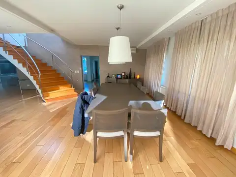 Casa en Venta en Barrio Parque Leloir, USD 790.000