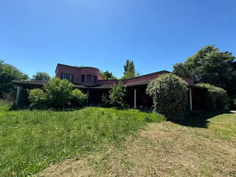 Quinta con casa de invitados y varias dependencias RETASADA!