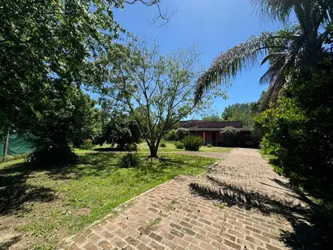 Quinta con casa de invitados y varias dependencias RETASADA!