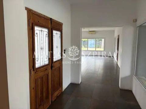 Casa en Venta con 4 cocheras