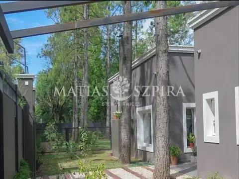 Casa 7 ambientes con 4 baños