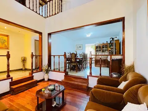 Casa 5 ambientes con 2 baños