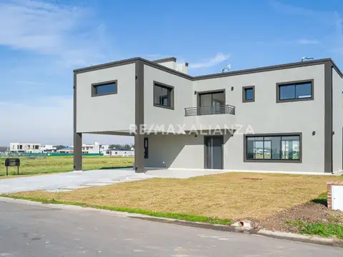 CASA 4 AMBIENTES EN VENTA BARRIO EL REBENQUE