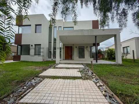 Casa 7 ambientes con 4 baños