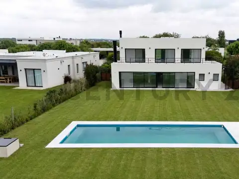 CASA EN VENTA 07 AMB SAN SEBASTIAN GOLF