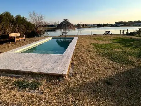 Casa Venta A La Laguna Barrio Santa Isabel 2 - Ingeniero 1500