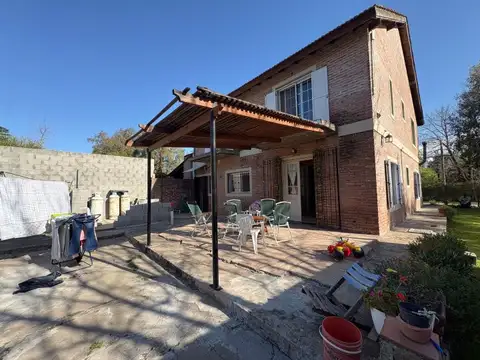 Casa en Venta con 2 cocheras