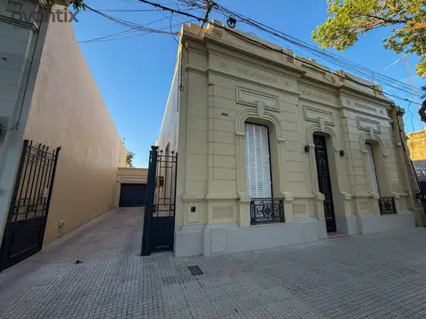 Casa de categoría sobre Av. Mitre