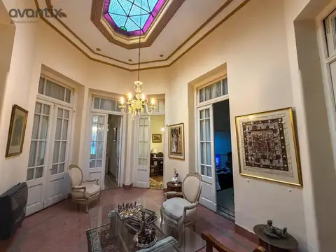 Casa de categoría sobre Av. Mitre