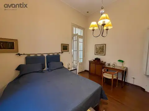 Casa 8 ambientes con 2 baños
