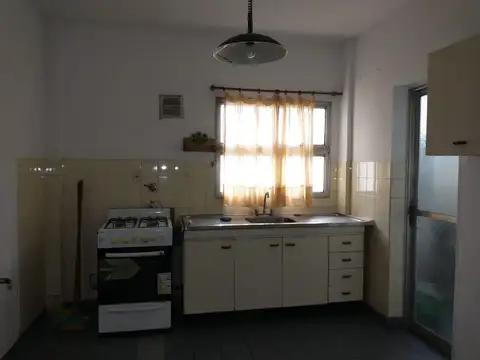 56 e/ 9  y 10 n 723 Piso 7 Dto A