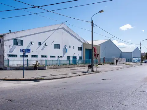 ALQUILER – IMPORTANTE PROPIEDAD INDUSTRIAL EN RÍO