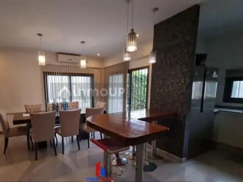 Casa en Venta con 4 cocheras