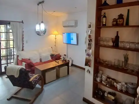 Casa 5 ambientes con 2 baños
