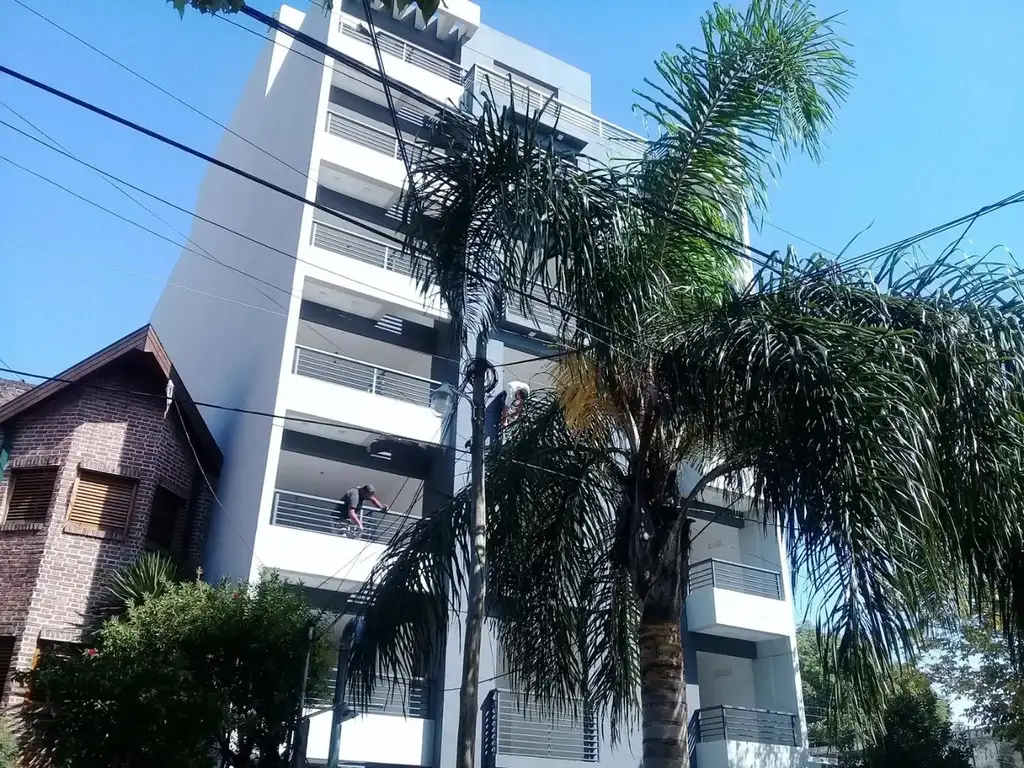 La Roche 300, Piso 2