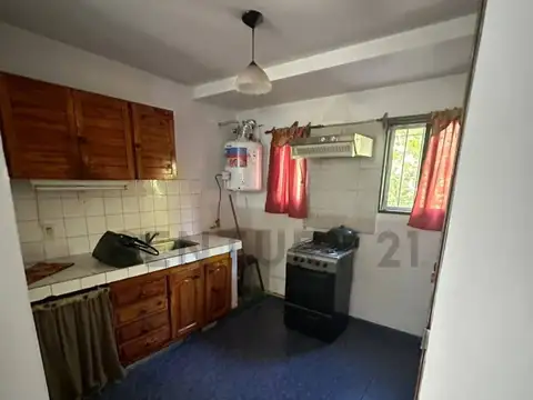 141 bis e/ 58 y 59 , Piso 0