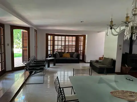 Casa 6 ambientes con 3 baños