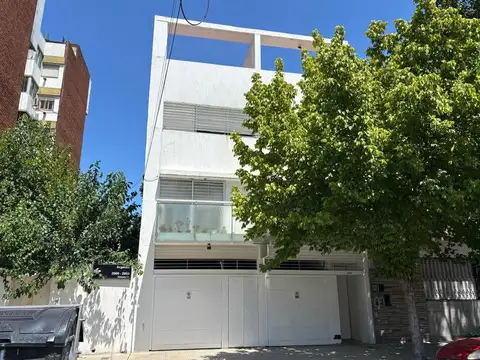 Hermoso triplex en p/alta 3 dormis, balcon, terraza -2 baños