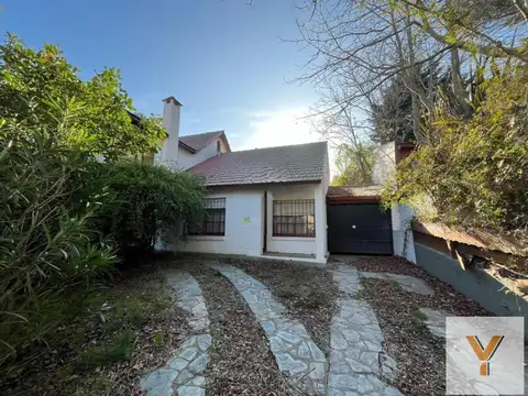Casa en venta - 4 Dormitorios 3 Baños - Cocheras - 350Mts2 - Villa Gesell