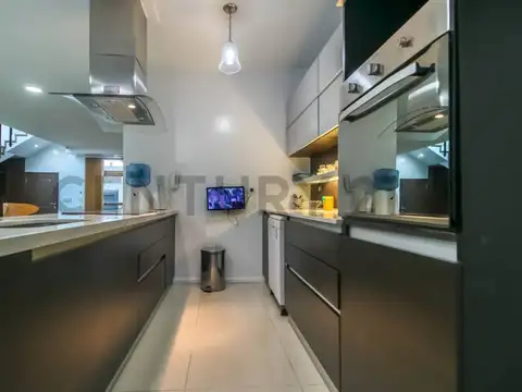 Casa en Venta con 3 cocheras