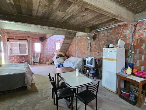 Casa a terminar sobre calle Constitución, casi 2 de Abril. SAN JOSE