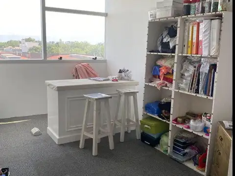 Oficina en Venta con 4 cocheras
