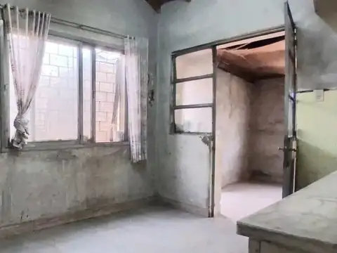 VENTA CASA 3AMB (MORON) A RECICLAR - AptoCredito