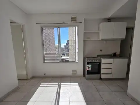 Un dormitorio luminoso a metros de Av Pellegrini