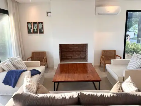 Casa 4 ambientes con 2 baños