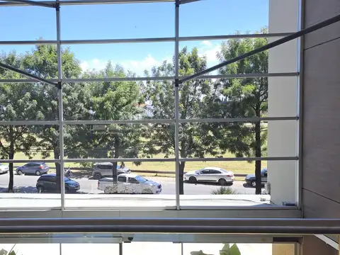 Oficina en Alquiler con 1 cochera