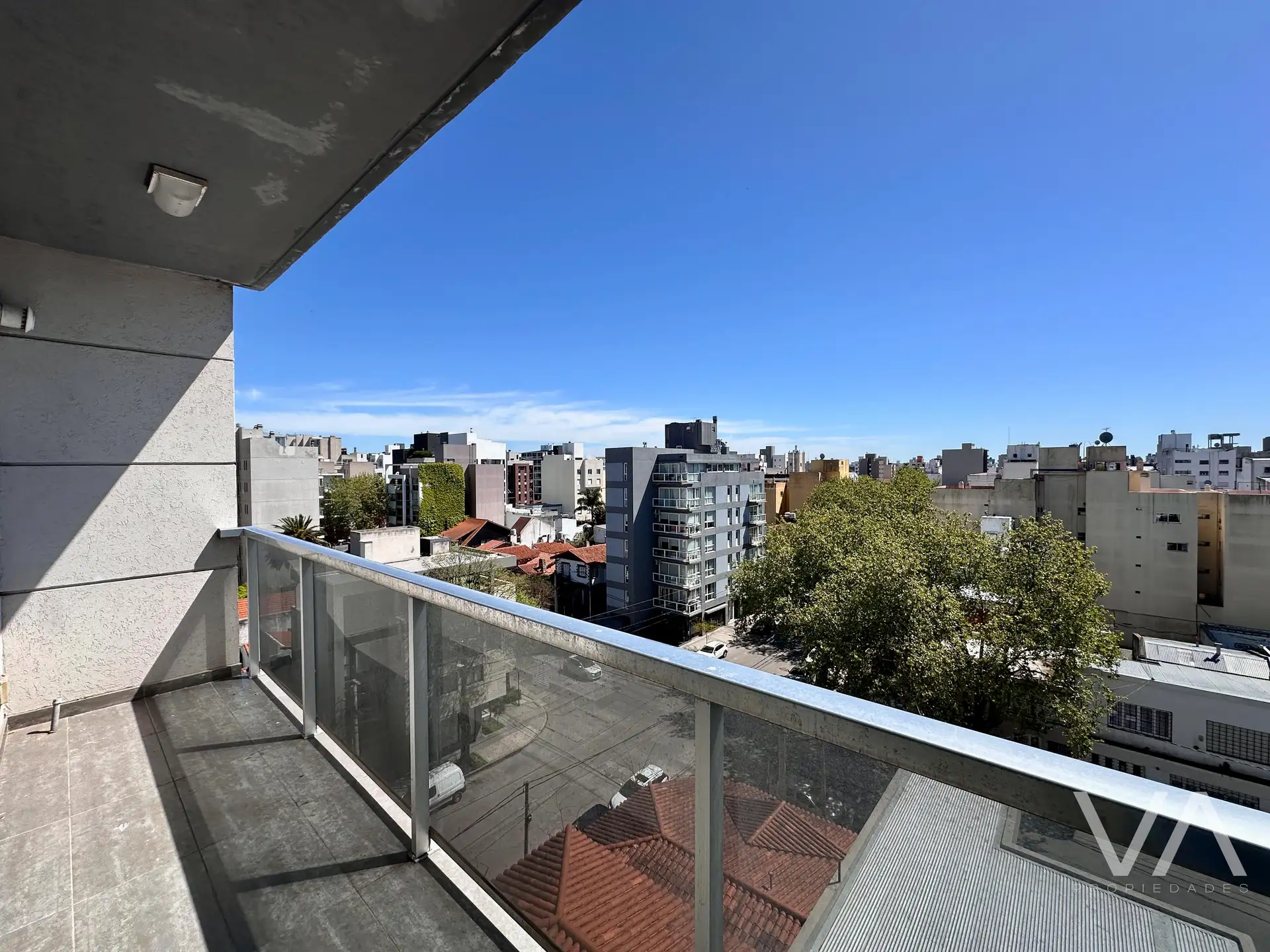 Departamento de 3 ambientes a estrenar. Quincho y terraza privada. Zona Güemes.