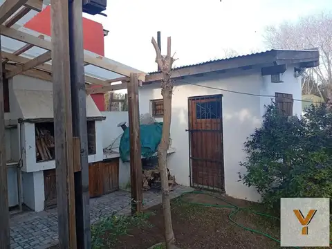 Casa 5 ambientes con 2 baños