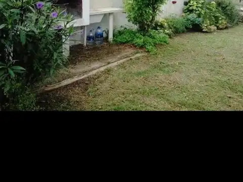Casa en venta - 4 Dormitorios 2 Baños - Las Toninas