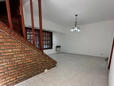 Casa 8 ambientes con 5 baños