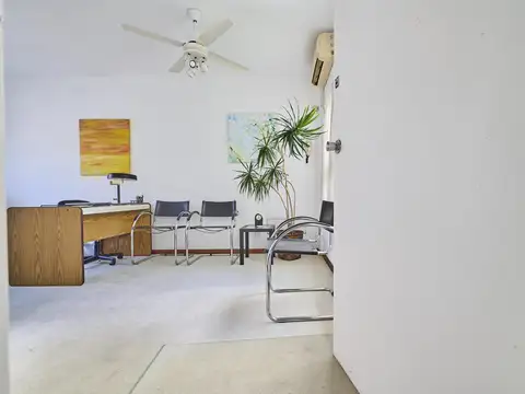 Alquiler Oficina en el centro de San Isidro sala reuniones y 2 baños