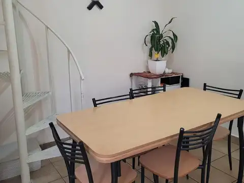 Casa 6 ambientes con 2 baños