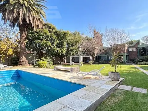 CASA | 5 AMBIENTES | PISCINA | LOTE 1335 M² | COCHERA | CASTELAR NORTE