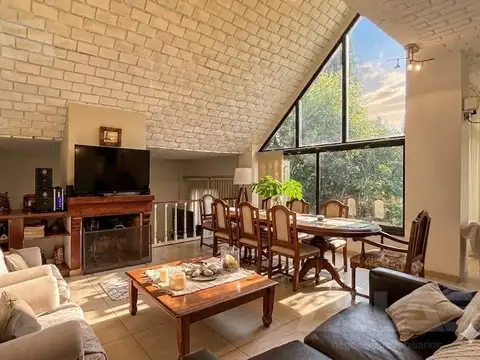 Casa 5 ambientes con 4 baños