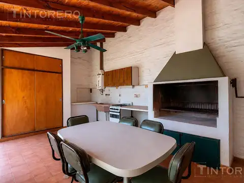 Casa 5 ambientes con 3 baños