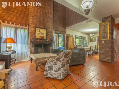 Casa 7 ambientes con 5 baños