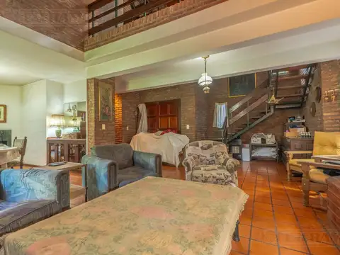 Casa en Venta con 3 cocheras