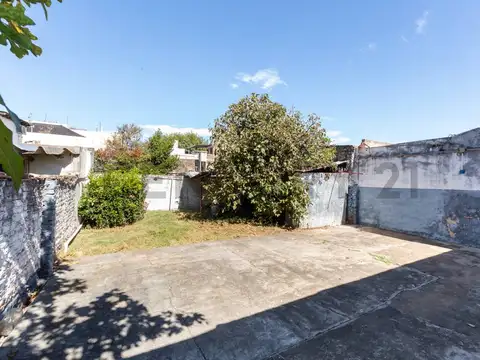 Venta de lote con 11 unidades en Villa Maipú. Renta potencial. Permuta