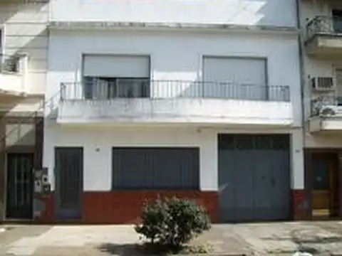 BLOCK DE GALPON y 3 DEPARTAMENTOS EN 2 PLANTAS ( DE 1 y 3 AMB.)