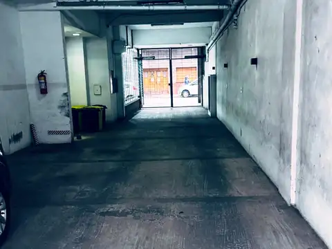 PALERMO. OPORTUNIDAD . COCHERA  DESCUBIERTA. PLANTA BAJA EN EDIFICIO DE DEPARTAMENTOS