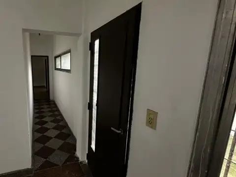 CASA EN ALQUILER - FLORENCIO VARELA