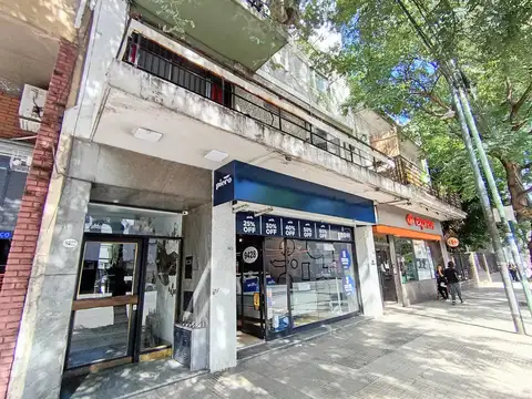 Dpto. 2 Amb. al C/Frente. C/Balcón.