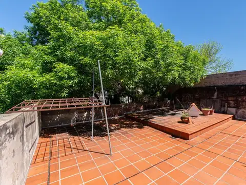 Casa 6 ambientes con 2 baños