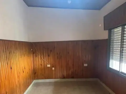 Casa 4 ambientes con 1 baño