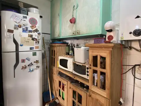 VENTA CASA DE PASILLO 2 PLANTAS, 3 DORMITORIOS EN PARAGUAY AL 1200.