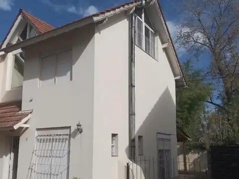 Casa en venta - 2 Dormitorios 1 Baño - 94Mts2 - Pilar